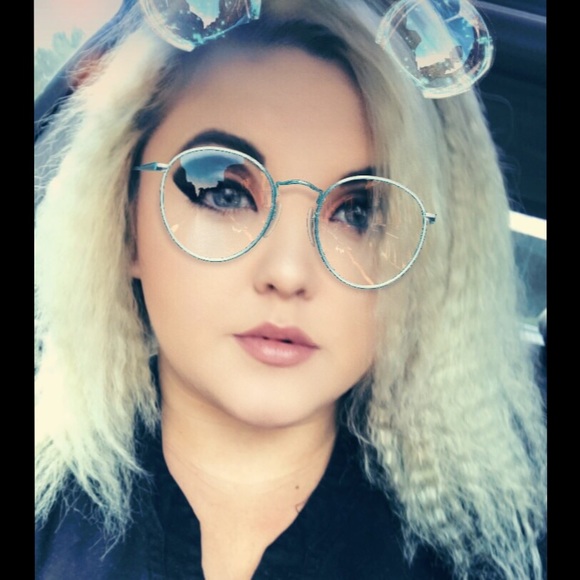 Meet your Posher, Alex - Picture 5 of 8